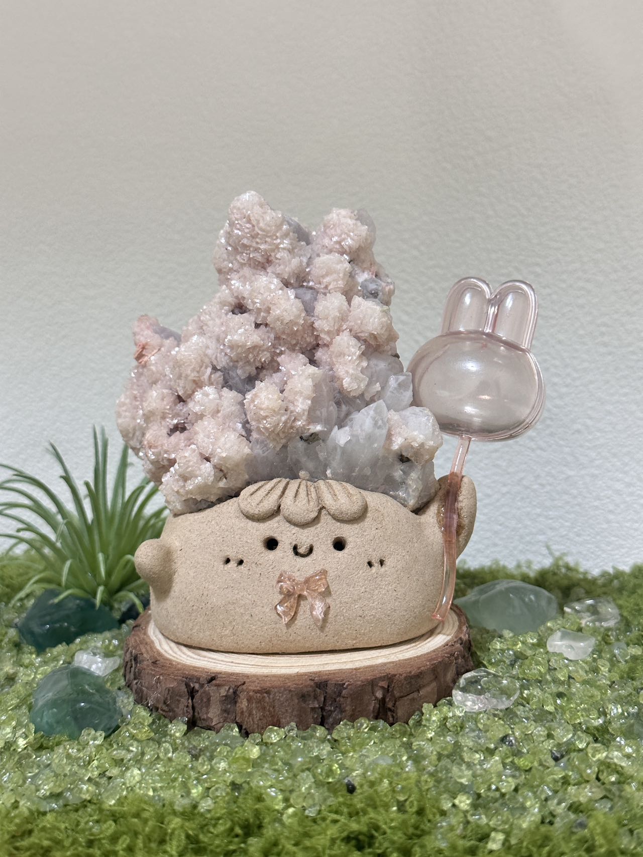 Manganese carbonate - pyrite - quartz assemblage