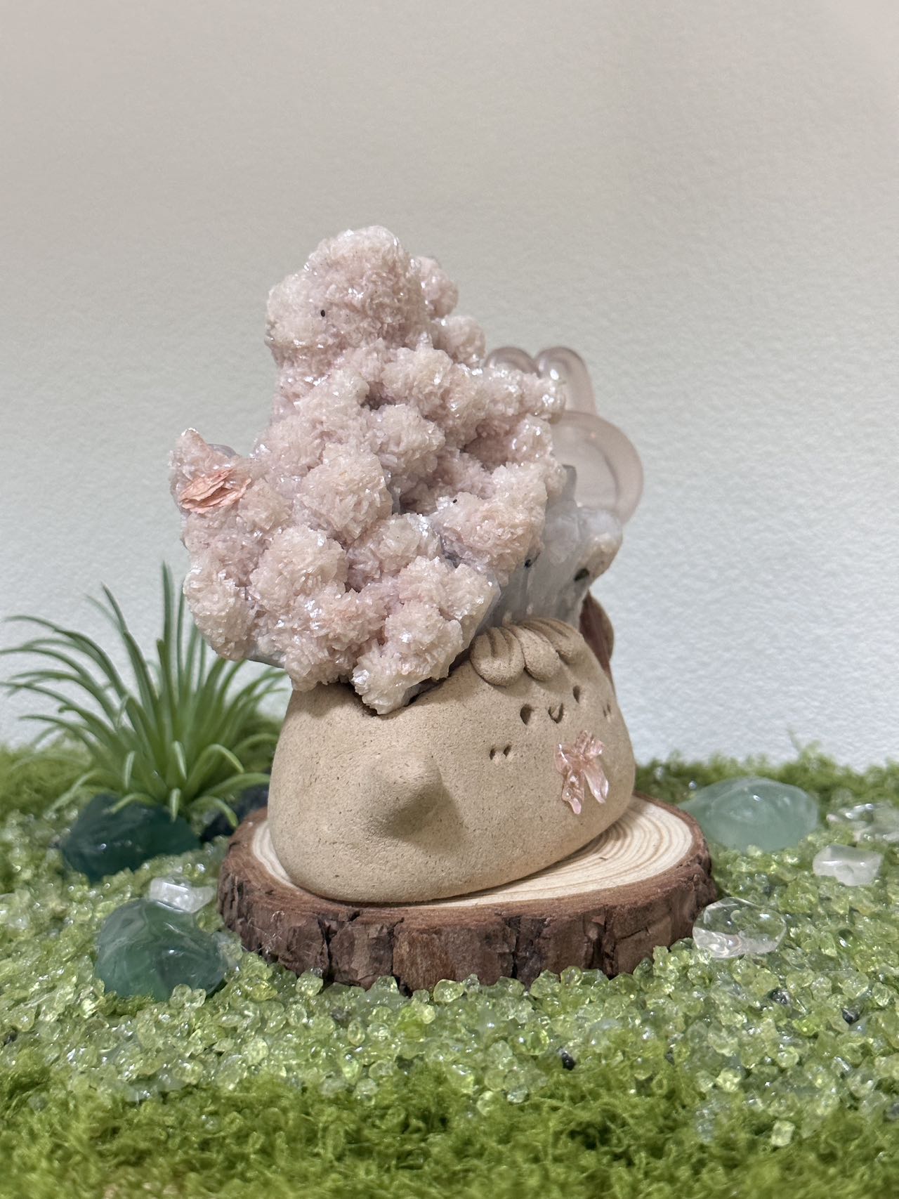 Manganese carbonate - pyrite - quartz assemblage