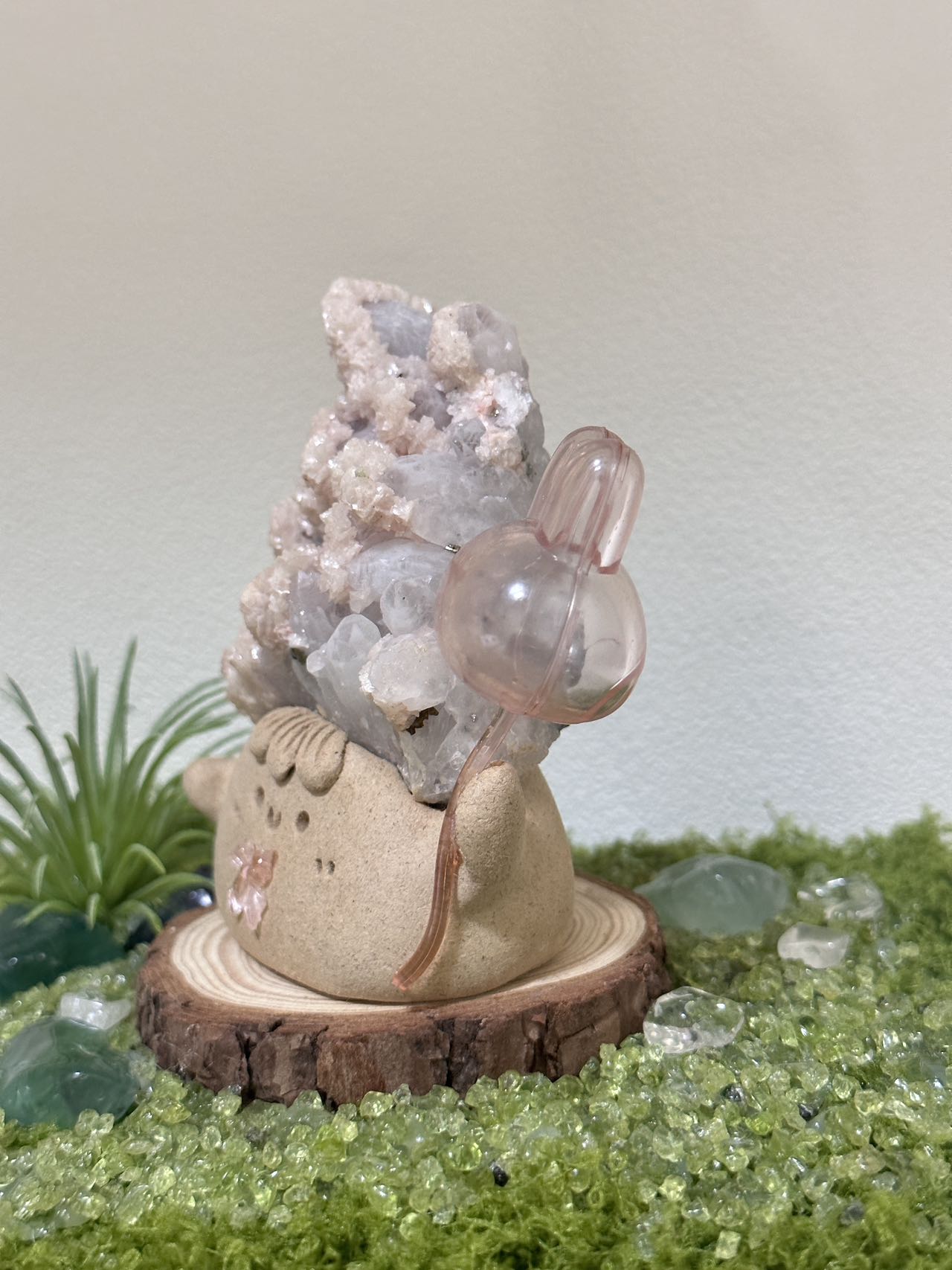 Manganese carbonate - pyrite - quartz assemblage