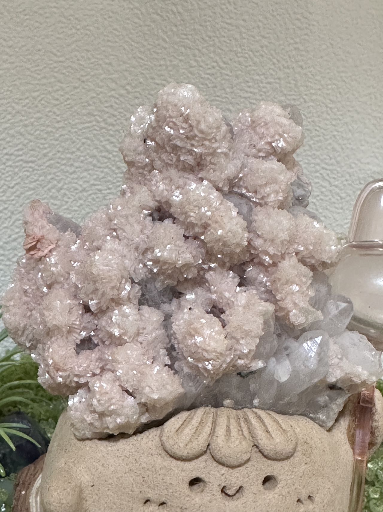 Manganese carbonate - pyrite - quartz assemblage