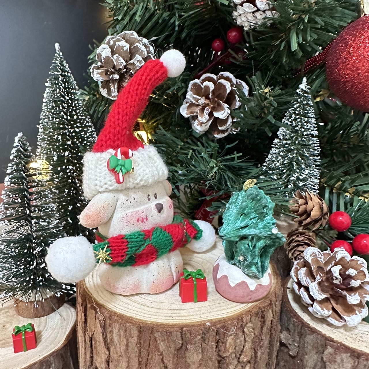 Large dog-colored malachite Christmas tree