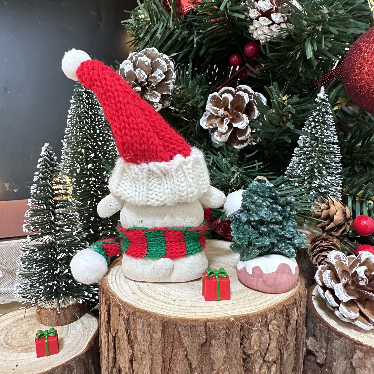 Large dog-colored malachite Christmas tree