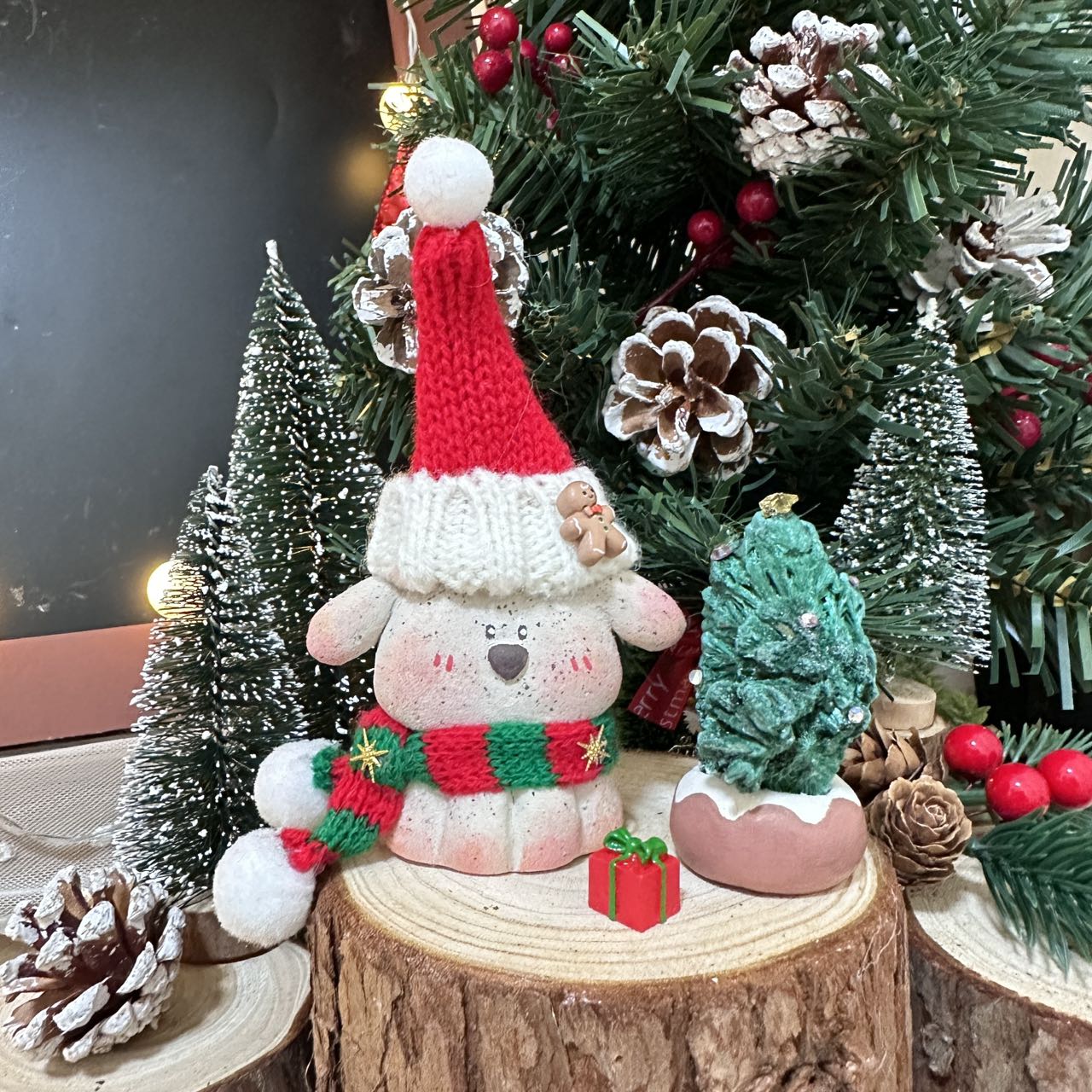 Large dog-colored malachite Christmas tree