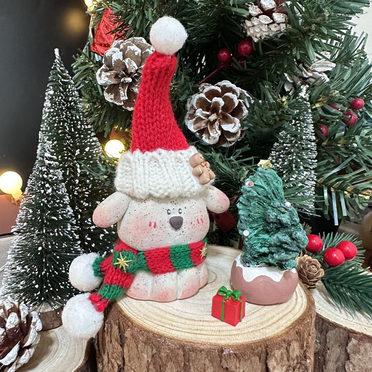 Large dog-colored malachite Christmas tree