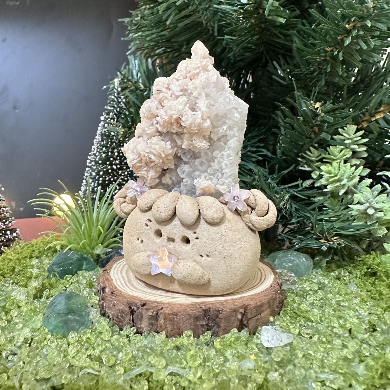 Powdered white crystal