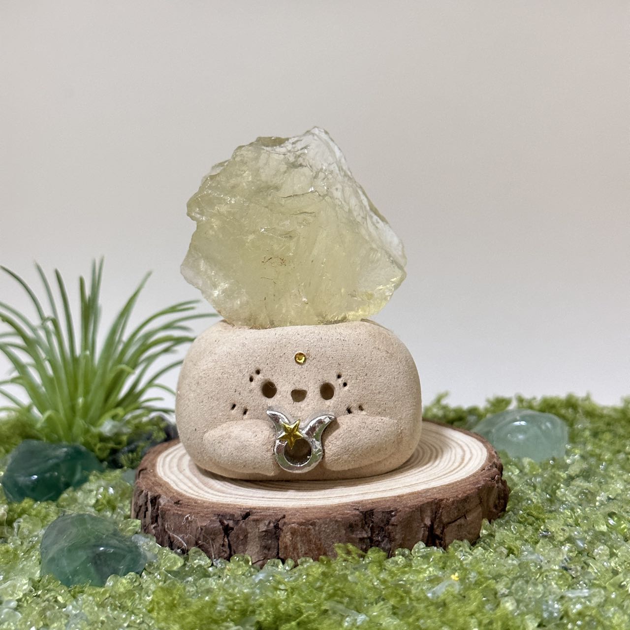 Yellow Crystal Cattle Sign