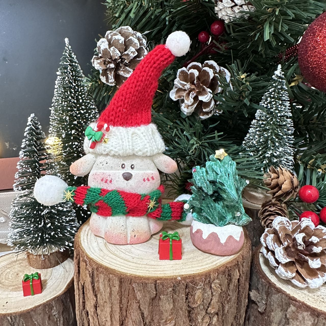 Large dog-colored malachite Christmas tree