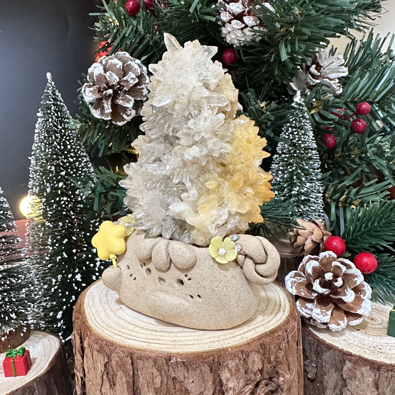 Christmas Wish Star - Yellow and White Chrysanthemum Crystal