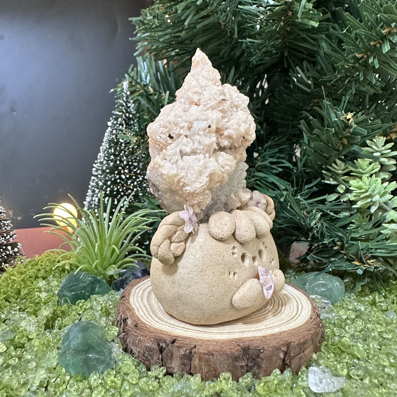 Powdered white crystal