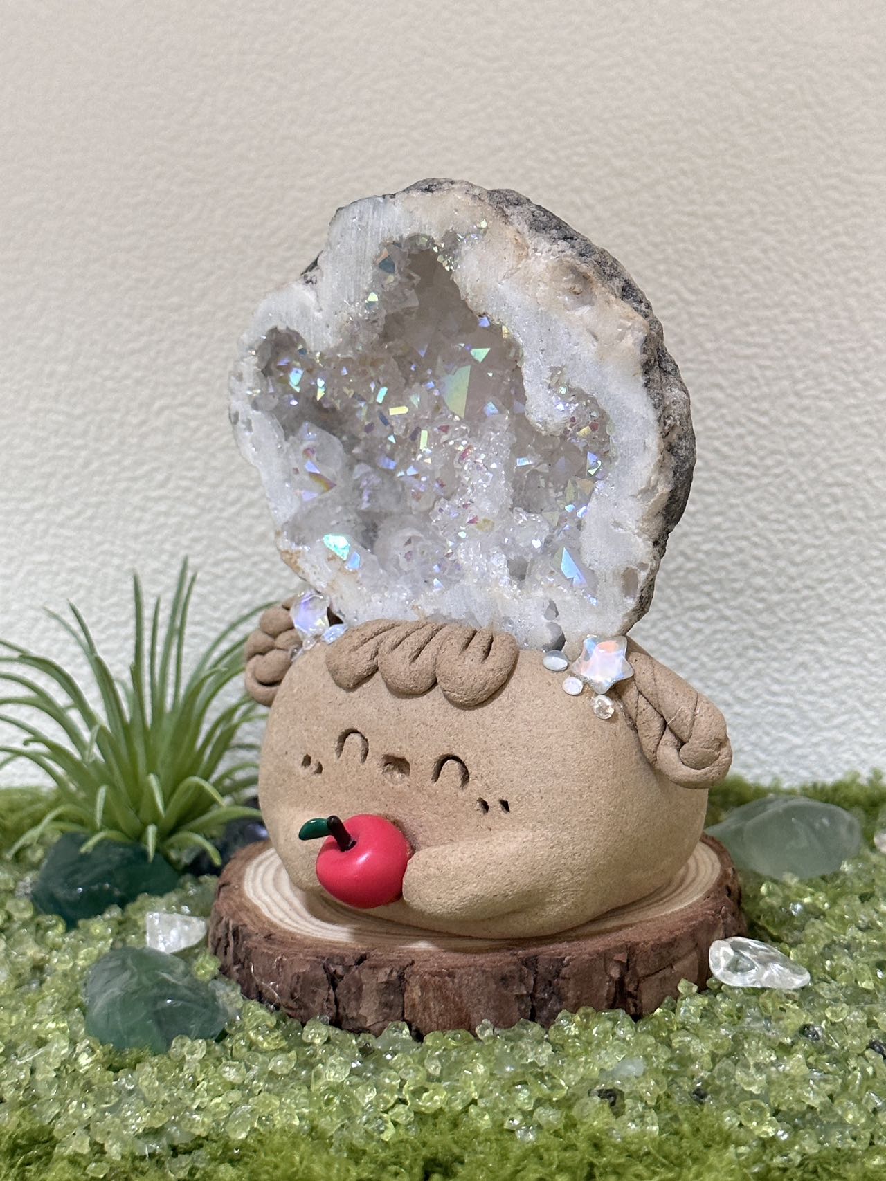 Christmas apple girl - White Crystal Cave