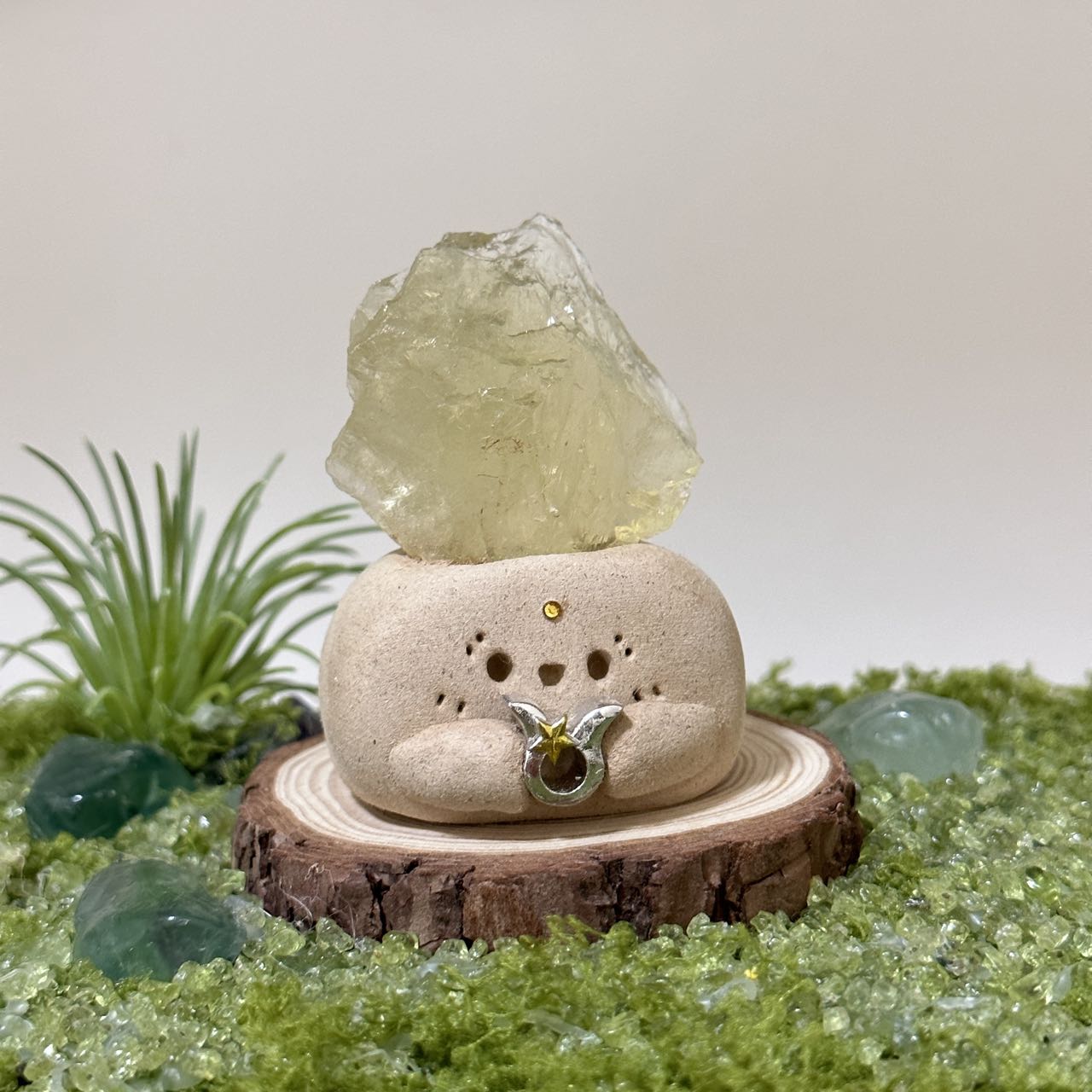 Yellow Crystal Cattle Sign